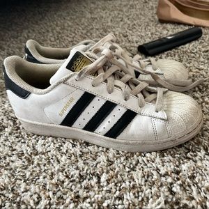 Adidas superstars